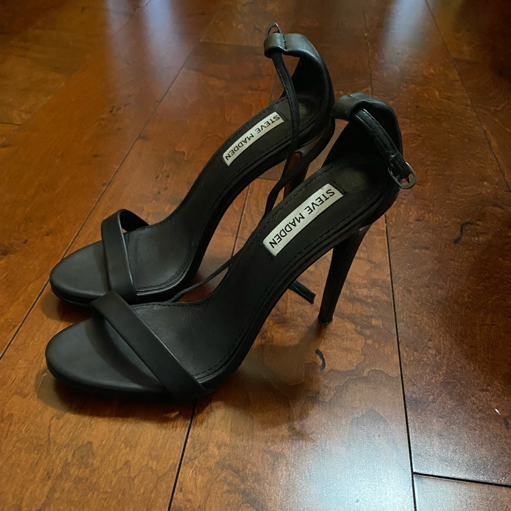 Black Steve Madden heels - Picture 2 of 3